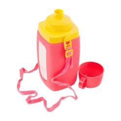 ● Made of food-grade plastic material that is safe and light for children ● Featuring the super cute round shape and an adjustable shoulder strap for different ways to carry the bottle
