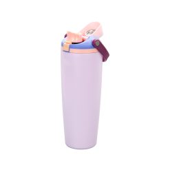 It has double-wall vacuum construction to retain the temperature of the drinks for hours.